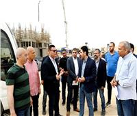 وزير الإسكان يتابع سير عمل المشروعات بمدينة العبور الجديدة 
