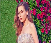 من غير تجميل ولا فلاتر.. مي عز الدين تكشف سر نضارة بشرتها| فيديو 