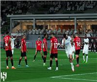  الهلال يتقدم على الرائد في الشوط الأول