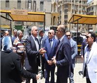 وزير العمل ومحافظ القاهرة يتفقدان أماكن انتظار عمال التراحيل بباب الشعرية