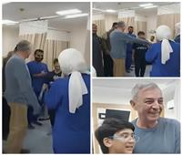 بعد زيارته للفنان صبري عبد المنعم..محمود حميدة يطمئن على مرضى القلب في لفتة إنسانية