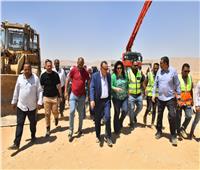 محافظ أسيوط يتفقد مشروع إنشاء مصنع متكامل لمنتجات الرمان بالبداري