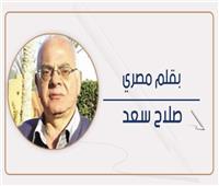    خوذة وكاميرا