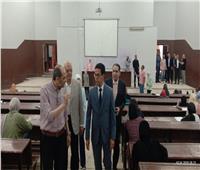 رئيس جامعة بنها يتفقد سير الامتحانات بكليتي الآداب والتجارة    