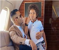محمد رمضان يكشف تفاصيل أزمة نجله.. «قالوا له أنت أسود زي أبوك»