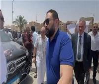 في حالة انهيار.. أول ظهور لعمرو الدجوي في تشييع جثمان شقيقه| فيديو