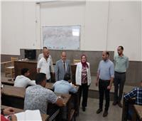 نائب رئيس جامعة بنها تتفقد امتحانات الفصل الدراسي الثاني بكلية التربية الرياضية  