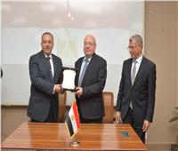 محافظ أسيوط يوقع بروتوكول تعاون مع وكالة الفضاء المصرية لنشر الثقافة العلمية