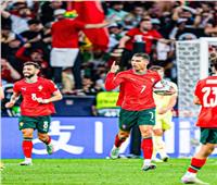 شاهد رونالدو يرفع كأس دوري الأمم الأوروبية الثانية للبرتغال.. فيديو