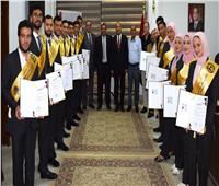 رئيس جامعة العريش يكرم المتميزين في الأنشطة الطلابية 