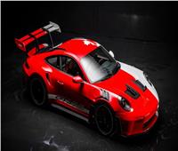 بورش طراز 911 GT3 RS الرياضية تعرض في مزاد علني مزينة بورقة القيقب