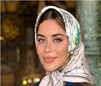 يارا السكري تلفت الأنظار بالحجاب في مسجد آيا صوفيا | صور