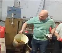 ضبط مصنع يعيد تدوير زيوت السيارات المستعملة في بني سويف