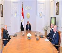 الرئيس السيسي يصدق على إطلاق مبادرة "مصر معاكم" لرعاية أبناء الشهداء القصر