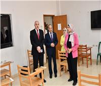 رئيس جامعة القناة يتفقد امتحانات كلية السياحة والفنادق 