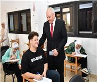 رئيس جامعة قناة السويس يتابع امتحانات كلية الألسن