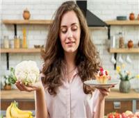 أطعمة تُسبب تساقط الشعر.. وأخرى تعزز نموه وصحته