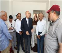 محافظ القاهرة يزور 4 أسر تضررت من انهيار عقاري حدائق القبة