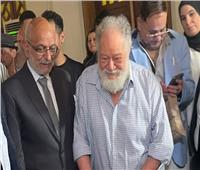 يحيى الفخراني يحضر المؤتمر الصحفي لمسرحية «الملك لير» | صور