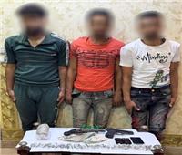 ضبط عاطلين يروّجان المخدرات باستخدام دراجة نارية في دار السلام
