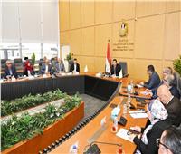 وزير الإسكان يتابع موقف توفيق الأوضاع بالأراضي المنضمة لأحوزة عددٍ من المدن 