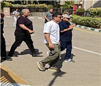 محمد هنيدي يصل جنازة المخرج سامح عبد العزيز بمسجد الشرطة 