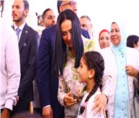 وزيرة التضامن تتفقد معرض «ديارنا للحرف اليدوية والتراثية» بالساحل الشمالي 