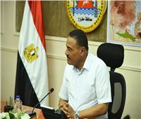 محافظ مطروح يلتقي بعدد من مشايخ سيوة للاستماع لمطالب الأهالي