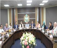 مستثمرو العاشر من رمضان يناقشون توفيق أوضاع المصانع
