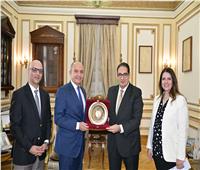 رئيس جامعة القاهرة يشيد بعمق العلاقات المصرية الأردنية