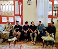 طلاب إندونيسيون يزورون معلمهم الأزهري بمعهد محمود عنبر بطهطا