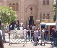 لحظات الوداع الأخيرة.. بدء جنازة الفنان لطفي لبيب من كنيسة مار مرقس كليوباترا