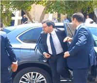 وزير الثقافة يلقي نظرة الوداع على جثمان لطفي لبيب