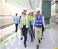 وزير قطاع الأعمال يتابع تشغيل المرحلة الأولى لمصانع الغزل مع محافظ الغربية 
