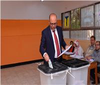 وزير العمل يُدلي بصوته في انتخابات مجلس الشيوخ بالتجمع الخامس 