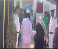 الشرطة تسهل على الناخبين الوصول إلى لجان انتخابات الشيوخ بالقاهرة...صور
