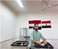 عزوز عادل يدلى بصوته فى انتخابات مجلس الشيوخ 2025 |صور