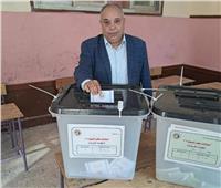 معتز عاشور يدلي بصوته في انتخابات مجلس الشيوخ