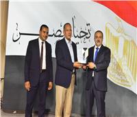 لمجهوداته للنهوض بقطاع التعليم.. محافظ أسيوط يكرم وكيل الوزارة