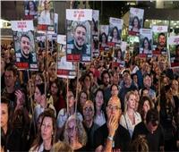 عائلات المحتجزين الإسرائيليين تدعو إلى وقفة احتجاجية طارئة 