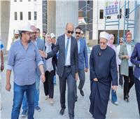 رئيس جامعة دمنهور يتفقد الأعمال الإنشائية لمبنى المستشفى الجامعي
