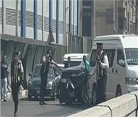 مشهد بطولي وكسر اللوائح.. تفاصيل فيديو مطاردة رانج روفر طائشة على كوبري أكتوبر