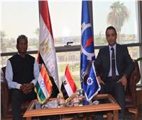 سفير الهند بالقاهرة يبحث مع محافظ السويس تعزيز الاستثمارات والتعاون المشترك