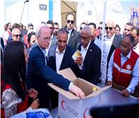 وزير الخارجية ورئيس الوزراء الفلسطيني يزوران "المطبخ الإنساني" بالشيخ زويد