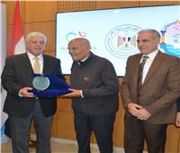 جامعة أسوان تهنئ البروفيسور مجدي يعقوب لتكريمه من جمعية القلب الأمريكية