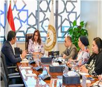 وزيرة البيئة تبحث سبل الاستفادة من مخلفات التجمعات السكنية الجديدة