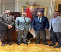 وفد من نقابة المرافق يزور وزير الكهرباء بعد حادث السير
