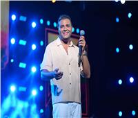 رامي صبري يختتم مهرجان المسرح الروماني ويشعل حماس الجمهور بأغاني "أنا بحبك انت"