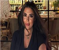 ميرنا نور الدين تبرز جمالها من داخل إحدى المطاعم | صور