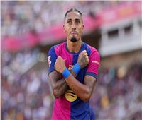 نجم برشلونة يتهم ملاهي ديزني لاند باريس بالعنصرية